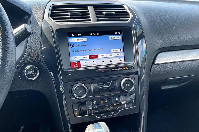 2018 Ford Explorer, stříbrná, 95 760 km, dovoz Kanada — foto 5 z 12