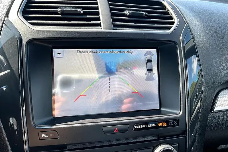 2018 Ford Explorer, stříbrná, 95 760 km, dovoz Kanada — foto 6 z 12