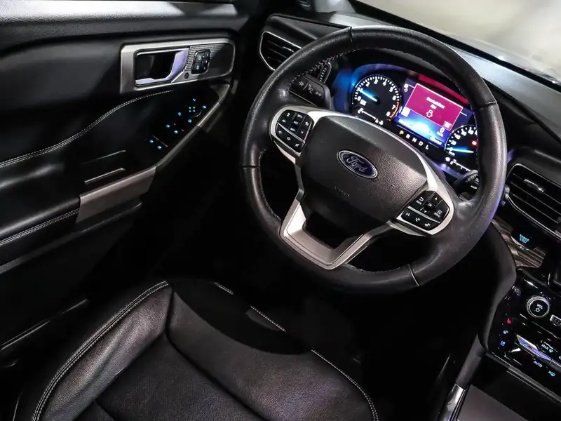 2023 Ford Explorer, šedá, 85 501 km, dovoz Kanada — foto 12 z 12