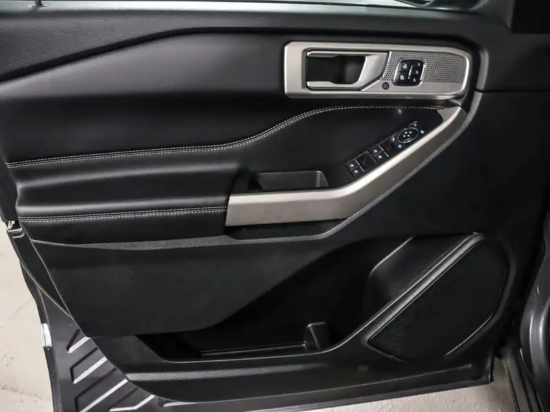 2023 Ford Explorer, šedá, 85 501 km, dovoz Kanada — foto 6 z 12