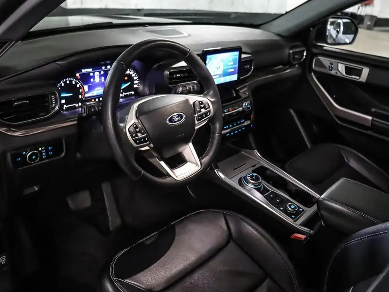 2023 Ford Explorer, šedá, 85 501 km, dovoz Kanada — foto 7 z 12