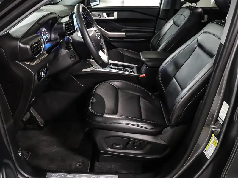 2023 Ford Explorer, šedá, 85 501 km, dovoz Kanada — foto 8 z 12