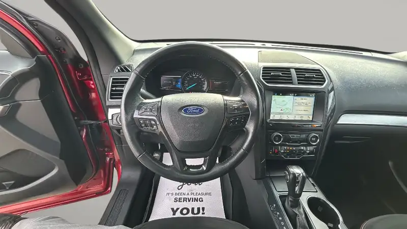 2018 Ford Explorer XLT, červená, 114 646 km, dovoz Kanada — foto 10 z 12