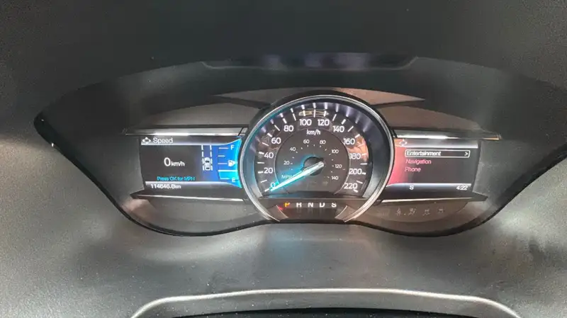 2018 Ford Explorer XLT, červená, 114 646 km, dovoz Kanada — foto 11 z 12