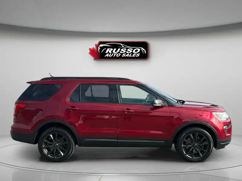 2018 Ford Explorer XLT, červená, 114 646 km, dovoz Kanada — foto 2 z 12