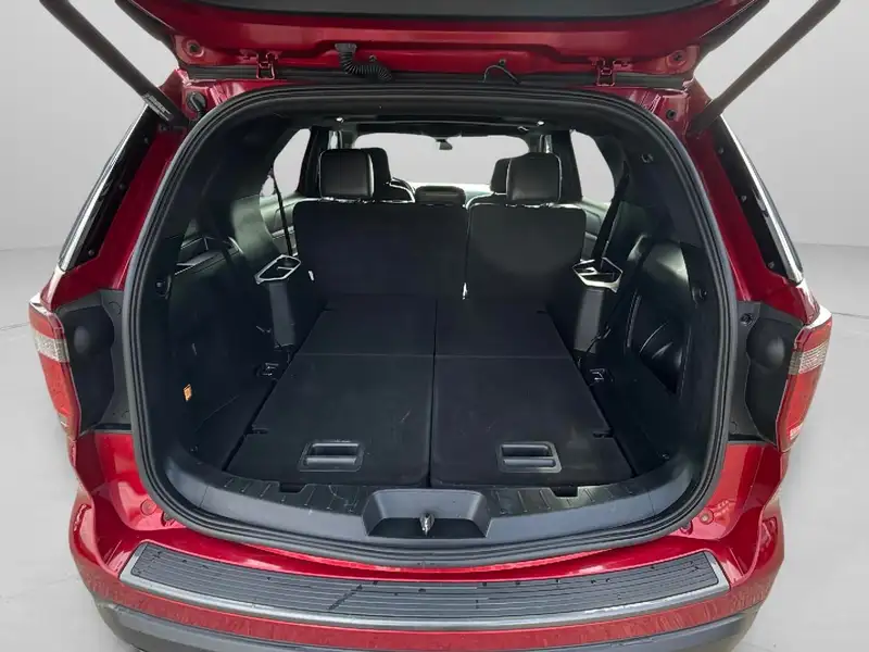 2018 Ford Explorer XLT, červená, 114 646 km, dovoz Kanada — foto 5 z 12