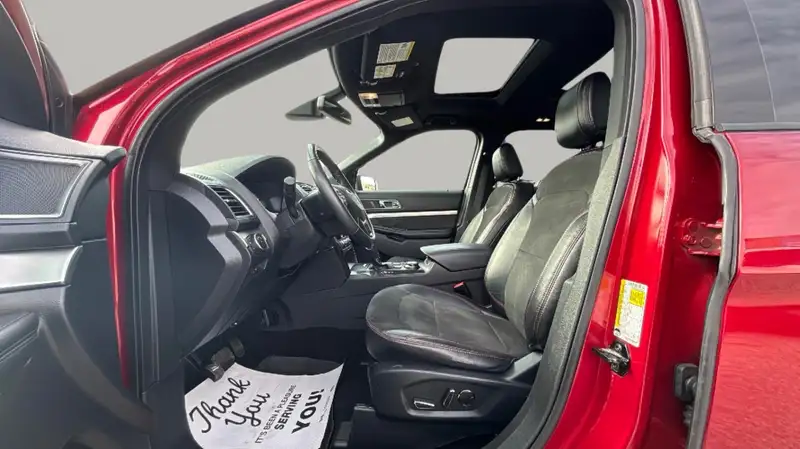 2018 Ford Explorer XLT, červená, 114 646 km, dovoz Kanada — foto 9 z 12