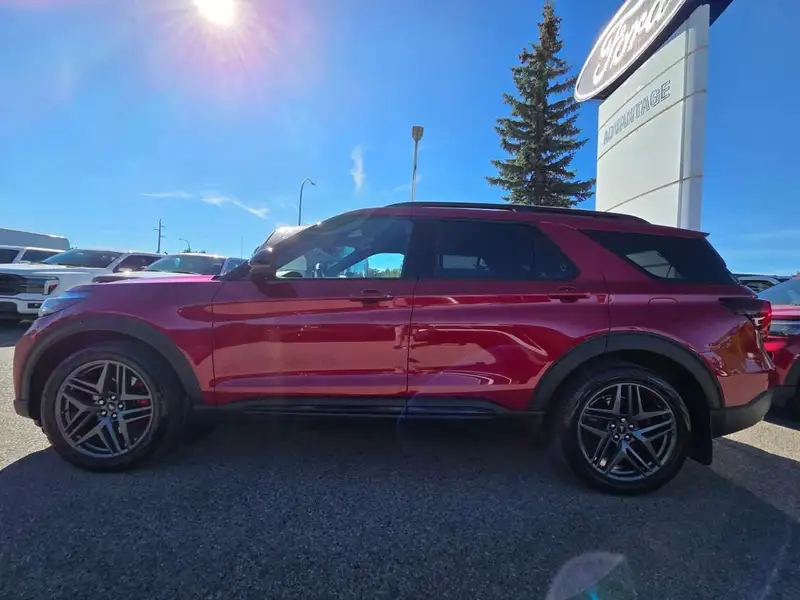 2025 Ford Explorer ST, červená, 48 919 km, dovoz Kanada — foto 3 z 12
