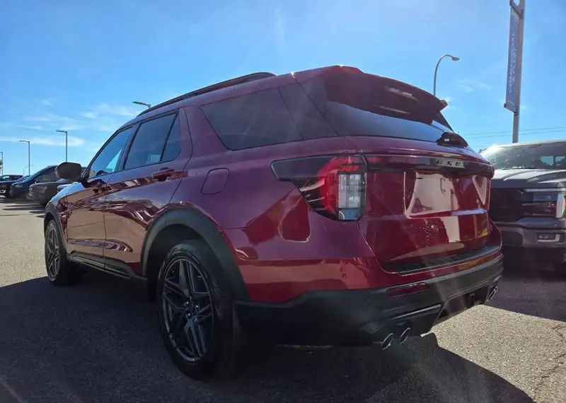 2025 Ford Explorer ST, červená, 48 919 km, dovoz Kanada — foto 5 z 12