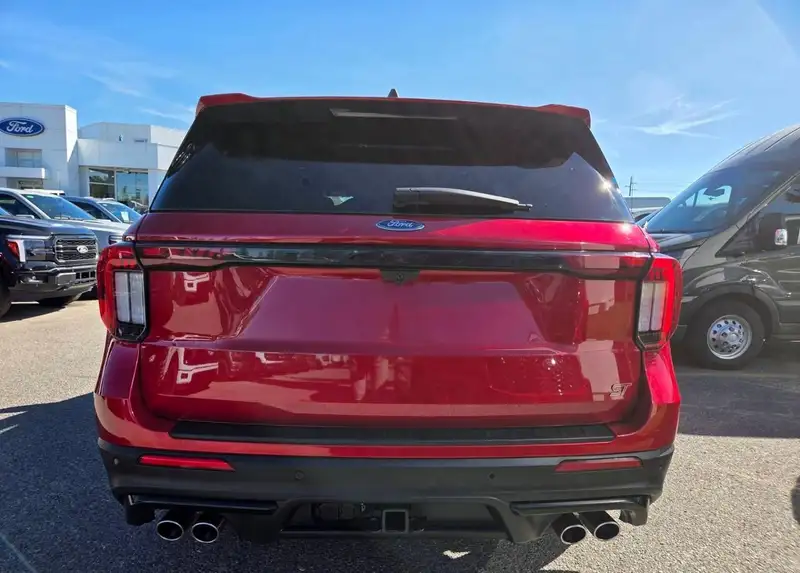 2025 Ford Explorer ST, červená, 48 919 km, dovoz Kanada — foto 7 z 12