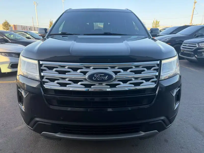 2018 Ford Explorer XLT, černá, 176 058 km, dovoz Kanada — foto 3 z 12
