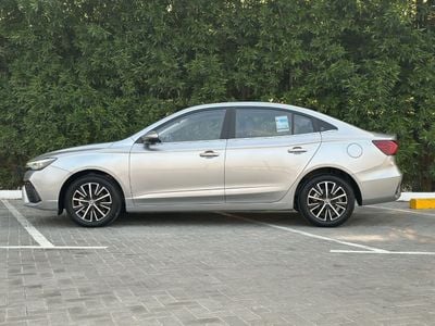 2025 Mg 5, stříbrná, 10 km, dovoz SAE — foto 4 z 21