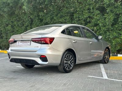 2025 Mg 5, stříbrná, 10 km, dovoz SAE — foto 7 z 21