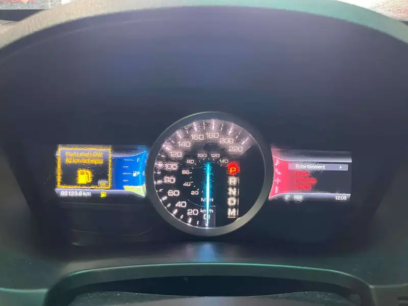 2013 Ford Explorer XLT, 86 122 km, dovoz Kanada — foto 5 z 12