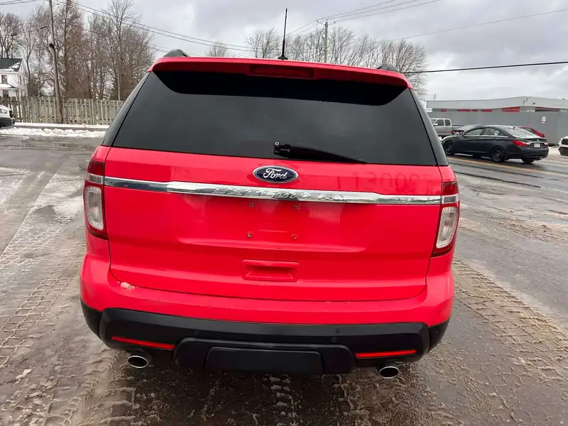 2013 Ford Explorer XLT, 86 122 km, dovoz Kanada — foto 7 z 12
