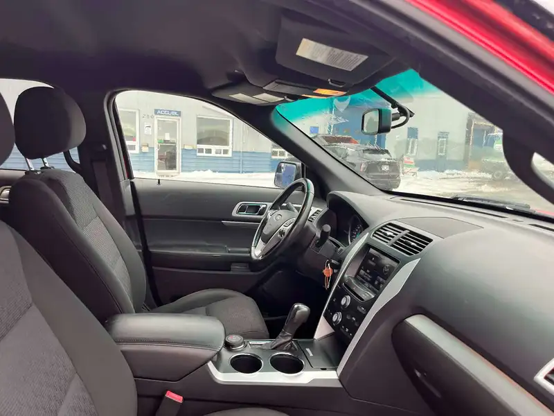 2013 Ford Explorer XLT, 86 122 km, dovoz Kanada — foto 8 z 12