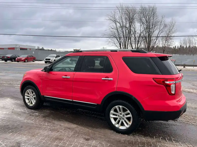 2013 Ford Explorer XLT, 86 122 km, dovoz Kanada — foto 9 z 12