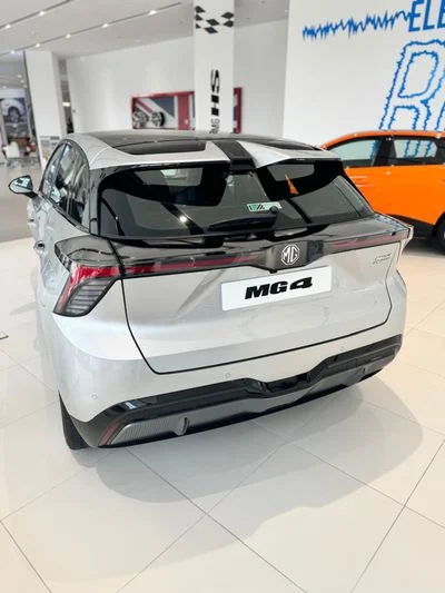 2025 Mg 4 EV, stříbrná, 3 200 km, dovoz SAE — foto 2 z 5