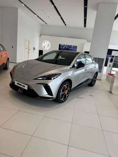 2025 Mg 4 EV, stříbrná, 3 200 km, dovoz SAE — foto 3 z 5