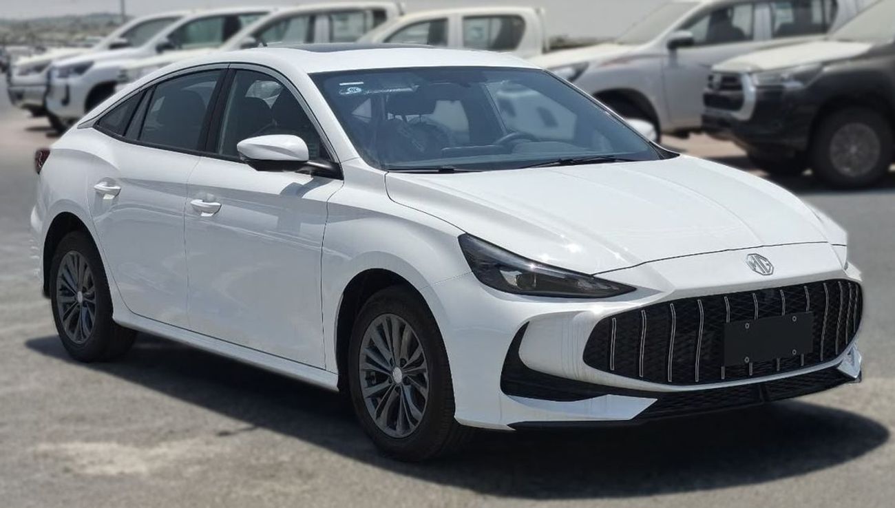 2026 Mg 5 LUX, stříbrná, 0 km, dovoz SAE — foto 1