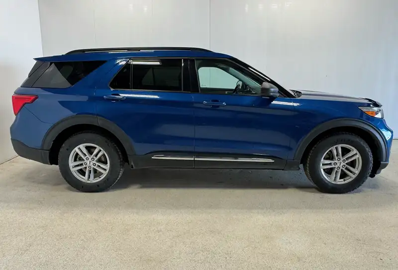 2022 Ford Explorer XLT | REVERSE CAMERA SYSTEM | NAVIGATON | HEATED, modrá, 229 707 km, dovoz Kanada — foto 4 z 12