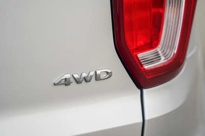 2018 Ford Explorer XLT, stříbrná, 153 923 km, dovoz Kanada — foto 9 z 12