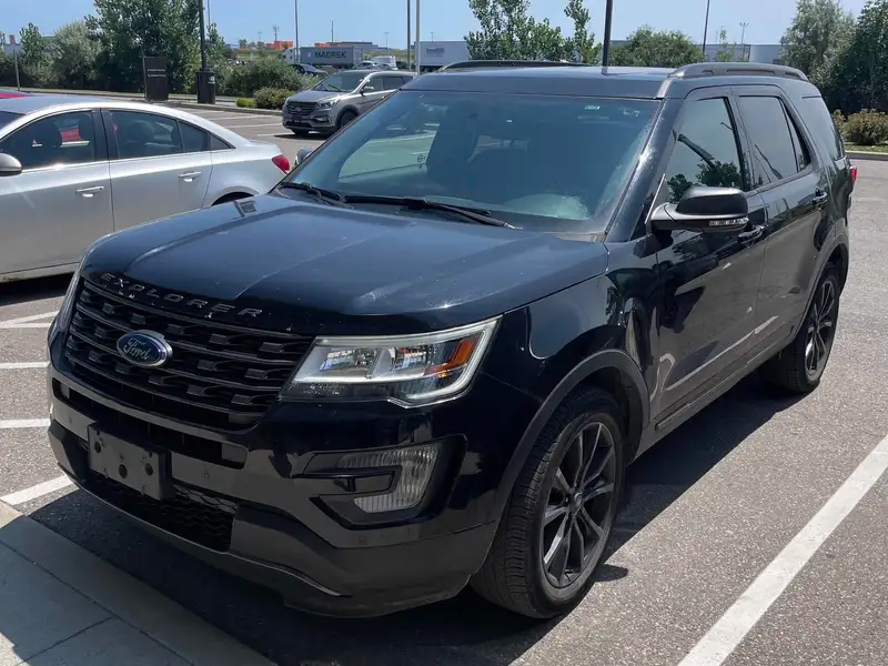 2017 Ford Explorer XLT, černá, 135 320 km, dovoz Kanada — foto 2 z 5