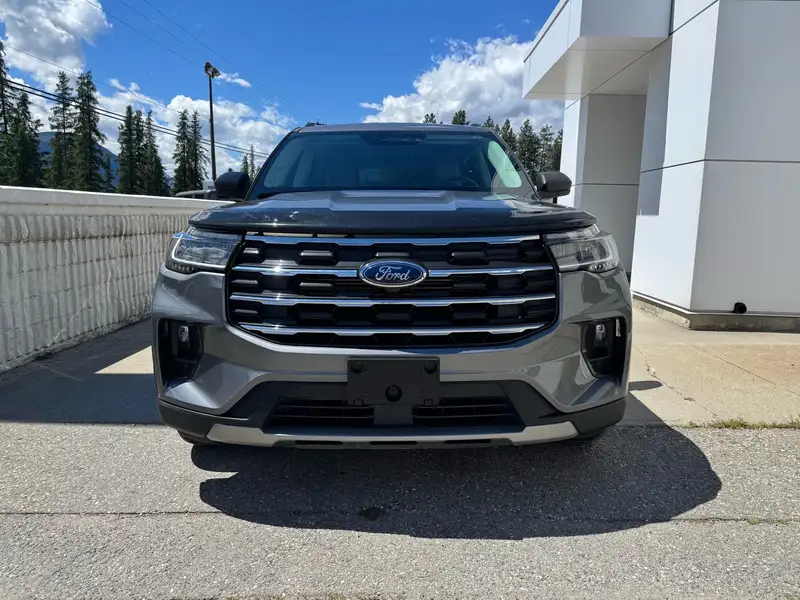 2025 Ford Explorer Active, šedá, 48 970 km, dovoz Kanada — foto 2 z 12