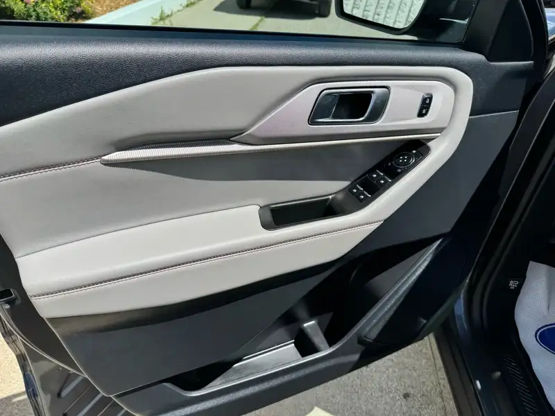 2025 Ford Explorer Active, šedá, 48 970 km, dovoz Kanada — foto 8 z 12