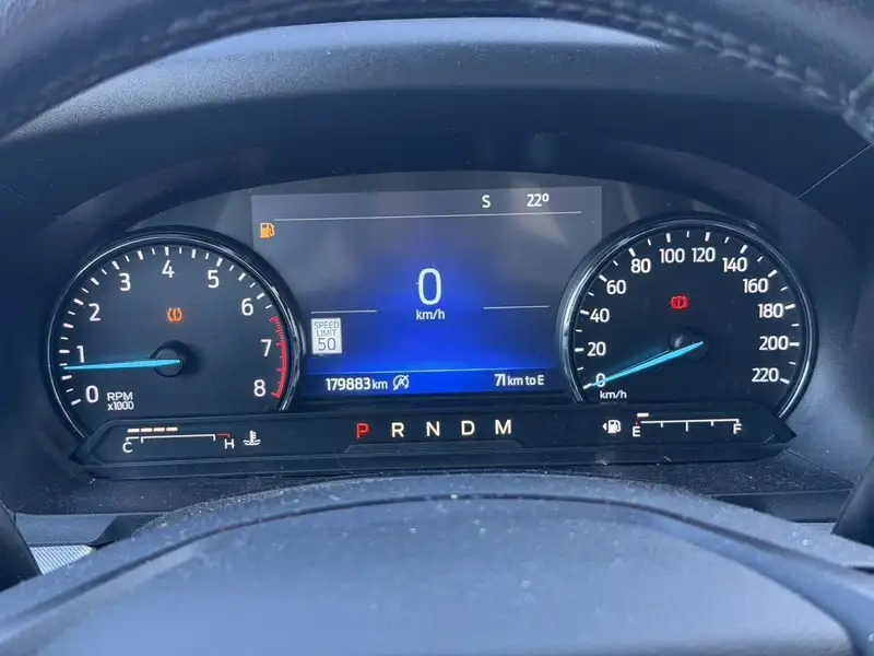 2020 Ford Explorer XLT 4WD, šedá, 179 883 km, dovoz Kanada — foto 12 z 12