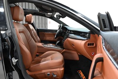 2021 Maserati Quattroporte Basic, černá, 100 041 km, dovoz SAE — foto 14 z 16