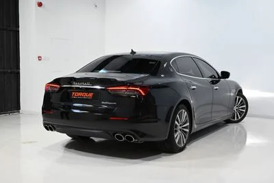 2021 Maserati Quattroporte Basic, černá, 100 041 km, dovoz SAE — foto 4 z 16