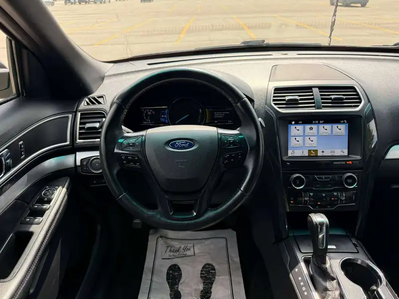 2017 Ford Explorer XLT, šedá, 188 000 km, dovoz Kanada — foto 11 z 12
