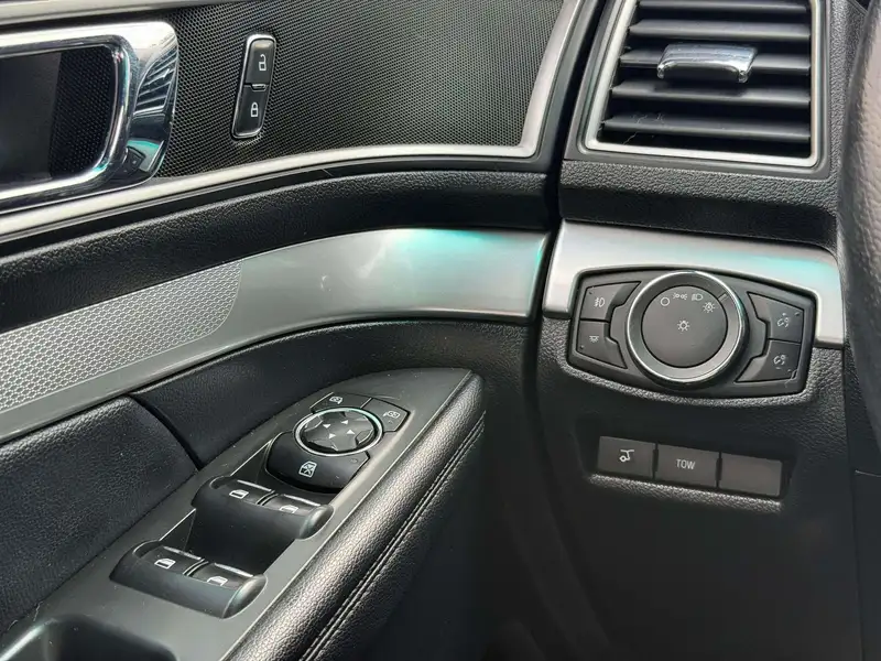 2017 Ford Explorer XLT, šedá, 188 000 km, dovoz Kanada — foto 12 z 12