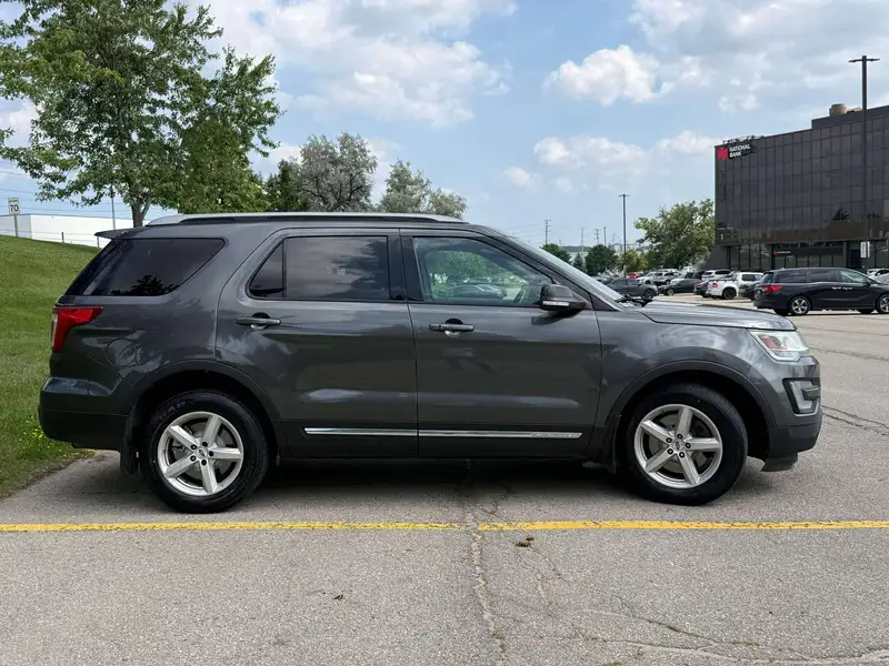 2017 Ford Explorer XLT, šedá, 188 000 km, dovoz Kanada — foto 6 z 12