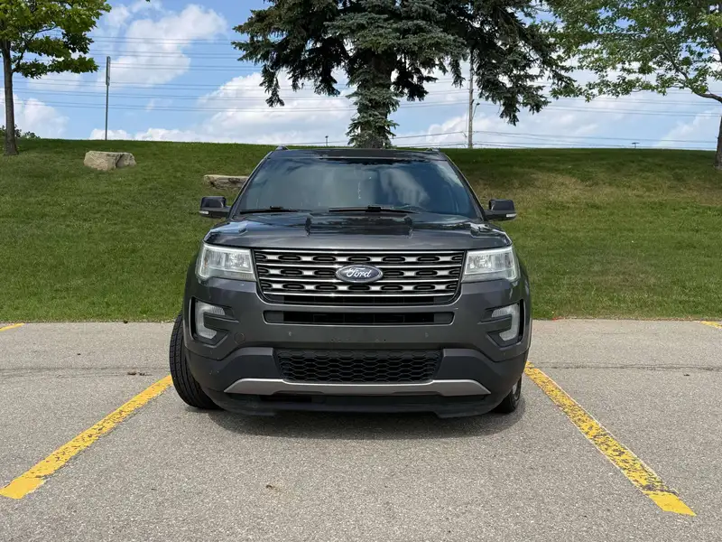 2017 Ford Explorer XLT, šedá, 188 000 km, dovoz Kanada — foto 7 z 12