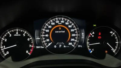 2025 Mazda 3 EVOLVE, bílá, 58 413 km, dovoz SAE — foto 9 z 16