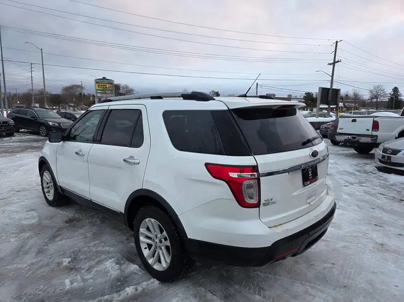 2014 Ford Explorer XLT, bílá, 179 587 km, dovoz Kanada — foto 4 z 12