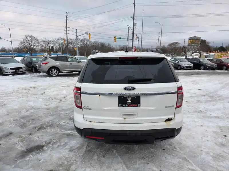2014 Ford Explorer XLT, bílá, 179 587 km, dovoz Kanada — foto 5 z 12