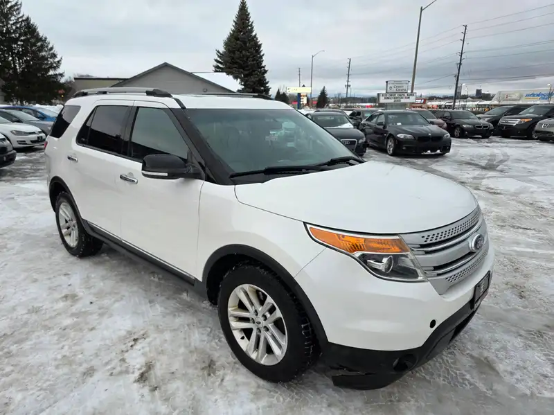 2014 Ford Explorer XLT, bílá, 179 587 km, dovoz Kanada — foto 8 z 12