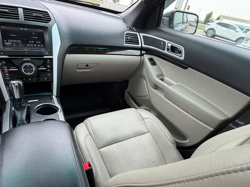 2014 Ford Explorer Limited, šedá, 125 538 km, dovoz Kanada — foto 11 z 12