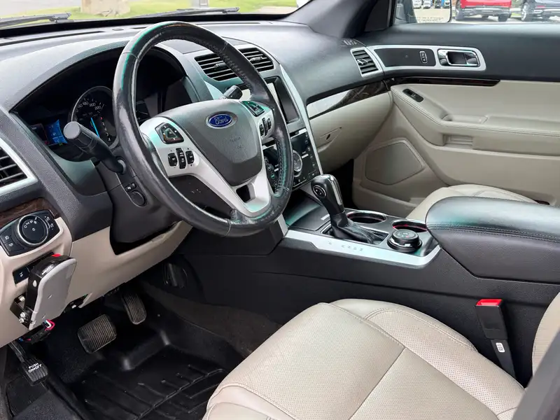 2014 Ford Explorer Limited, šedá, 125 538 km, dovoz Kanada — foto 6 z 12