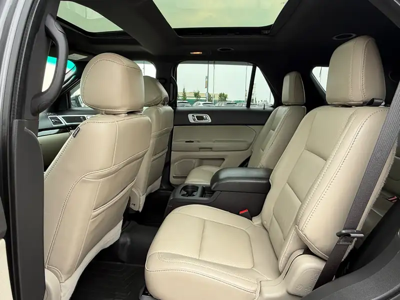 2014 Ford Explorer Limited, šedá, 125 538 km, dovoz Kanada — foto 9 z 12