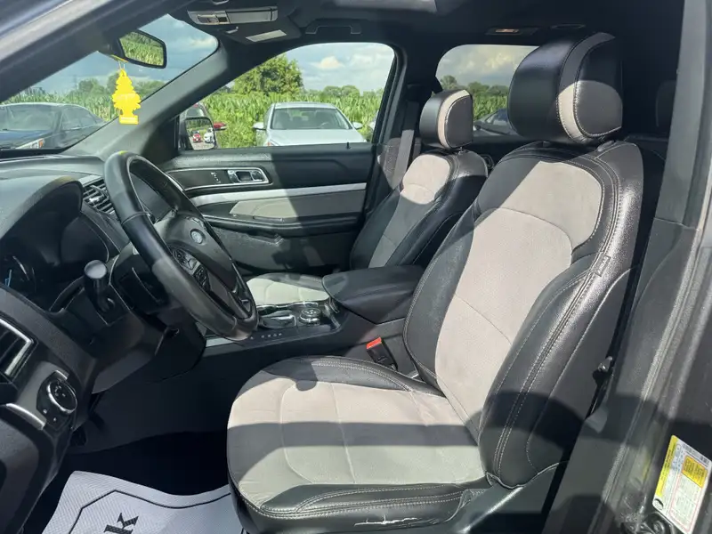 2017 Ford Explorer XLT 4x4 Automatic, šedá, 194 777 km, dovoz Kanada — foto 10 z 12