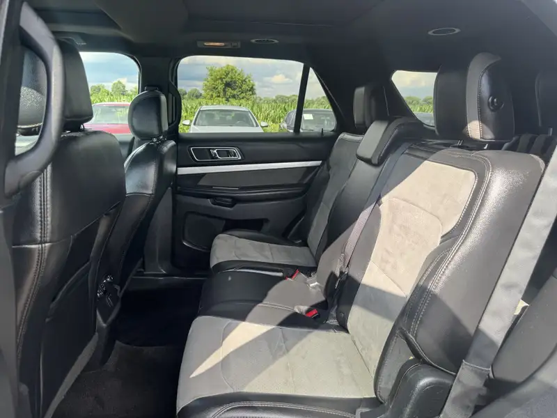 2017 Ford Explorer XLT 4x4 Automatic, šedá, 194 777 km, dovoz Kanada — foto 11 z 12