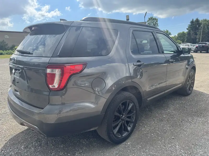 2017 Ford Explorer XLT 4x4 Automatic, šedá, 194 777 km, dovoz Kanada — foto 4 z 12