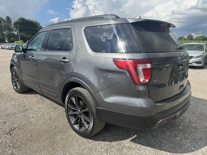 2017 Ford Explorer XLT 4x4 Automatic, šedá, 194 777 km, dovoz Kanada — foto 5 z 12