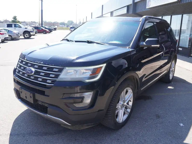 2016 Ford Explorer XLT, modrá, 236 000 km, dovoz Kanada — foto 2 z 12
