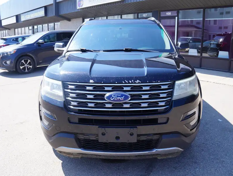 2016 Ford Explorer XLT, modrá, 236 000 km, dovoz Kanada — foto 9 z 12