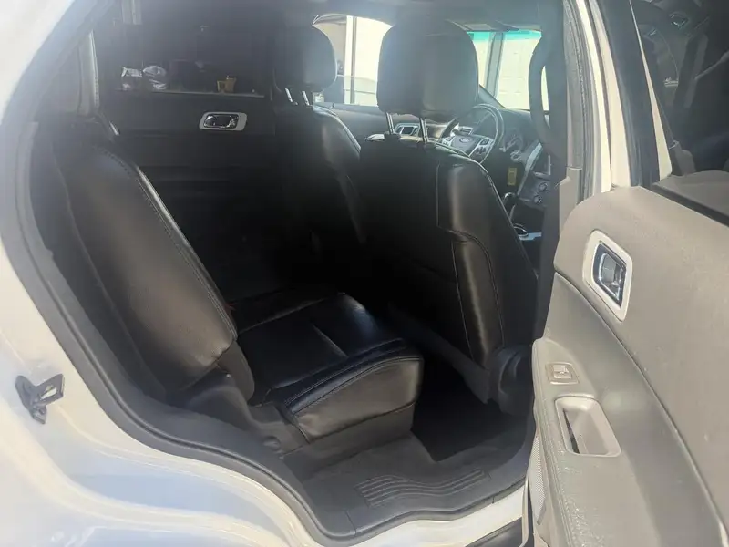 2012 Ford Explorer XLT, bílá, 135 767 km, dovoz Kanada — foto 11 z 12